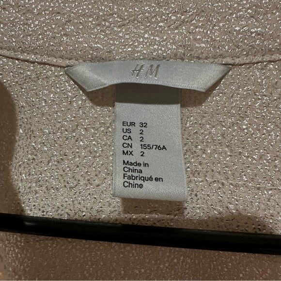 H&M GOLD AND SILVER SPARKLY BUTTON DOWN BLOUSE! SIZE 2 NWOT! #142 - Picture 4 of 4